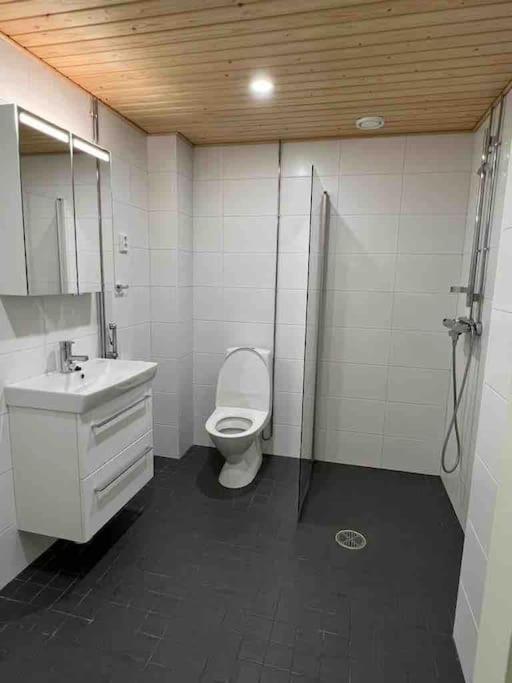 City Apartment Nearby Airport 万塔 外观 照片